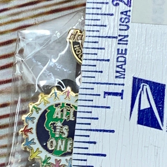 Hard Rock Cafe Hollywood Florida 2014 All Is One Note Pin New - Picture 2 of 7
